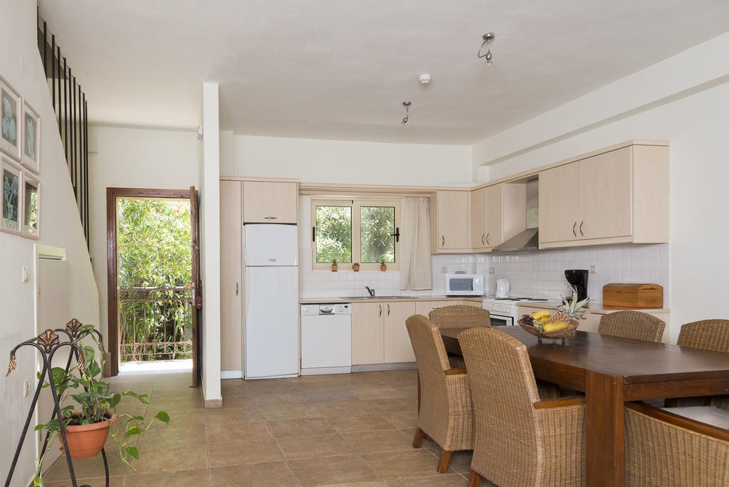 Maisonettes With Private Pool * Istron
